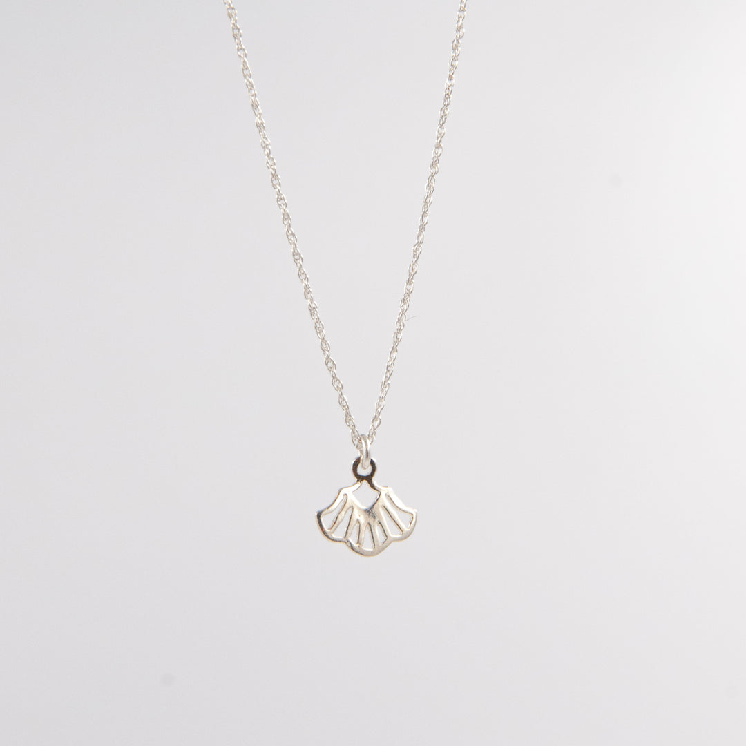 New Deco - mini floral motif pendant necklace - silver or gold - workshopunderground.com